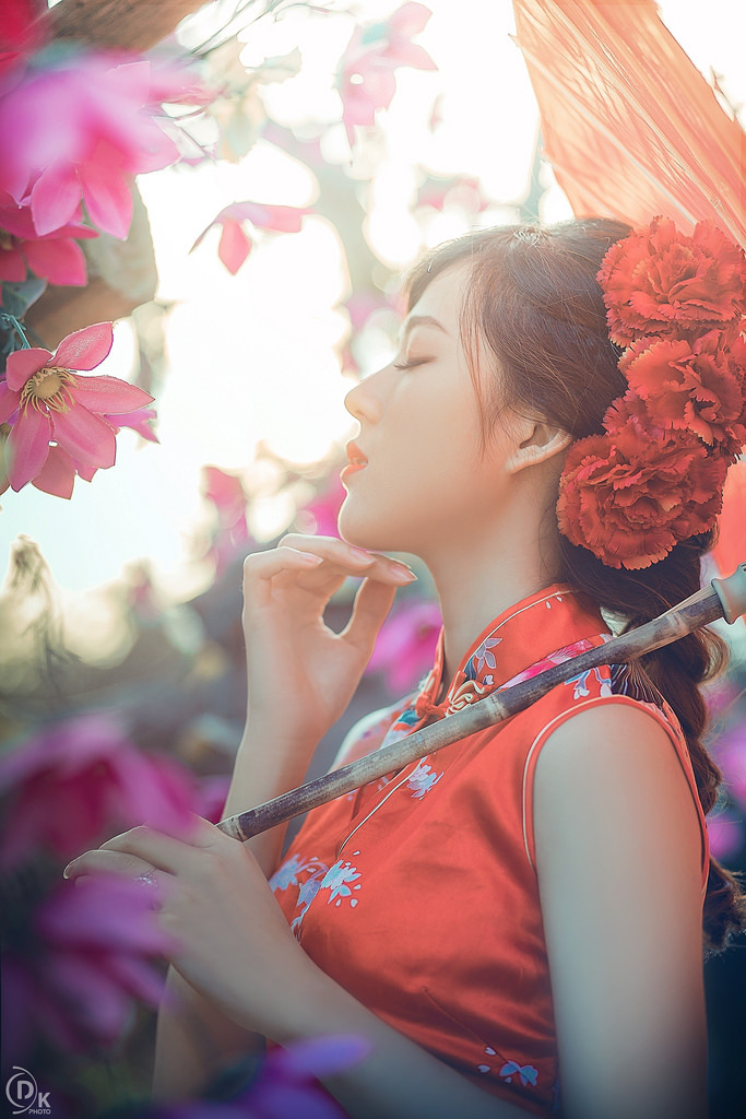 美女扒开尿口给男人看
